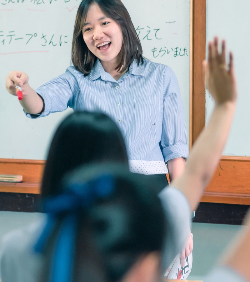 人手不足に、世界の力で応える。